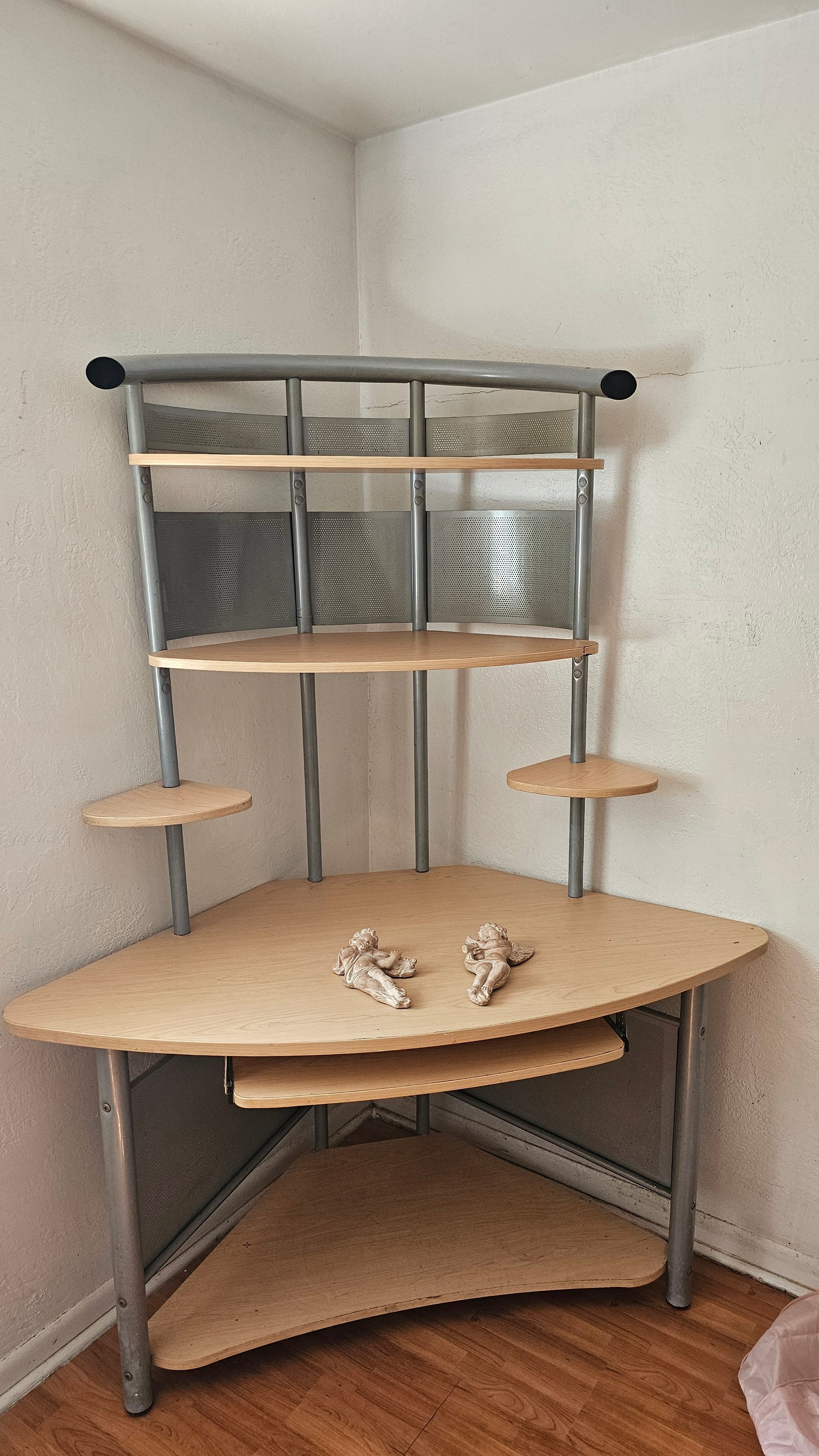 Side / Computer Desk — photo 1