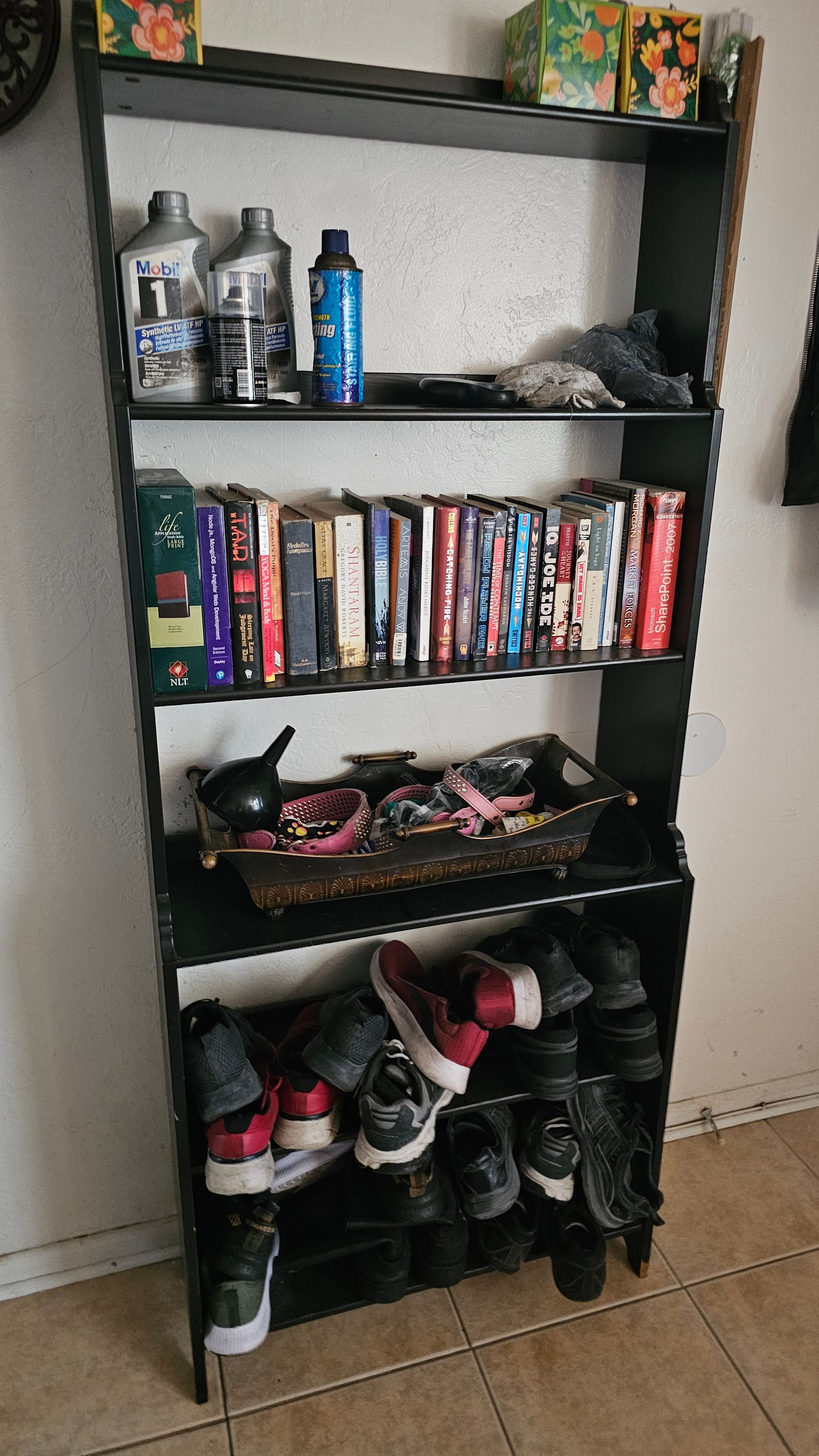Wooden Bookshelf — photo 1